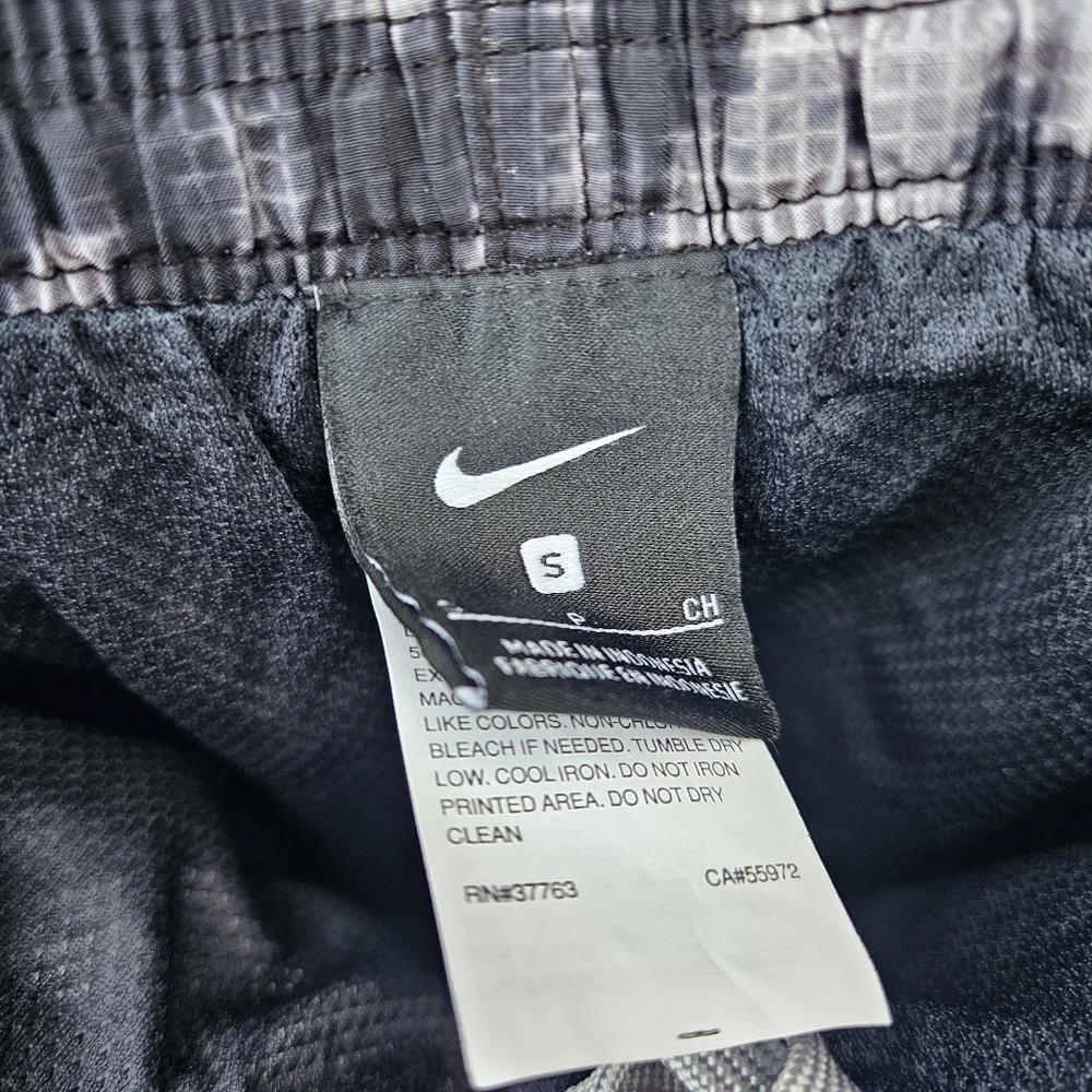 NWT Nike Camo Swim Trunks - Picture 6 of 6